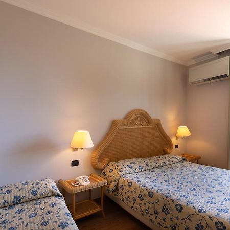Hotel Dei Tigli Angera Eksteriør bilde