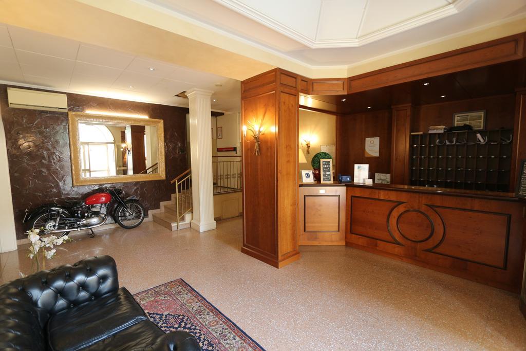 Hotel Dei Tigli Angera Eksteriør bilde