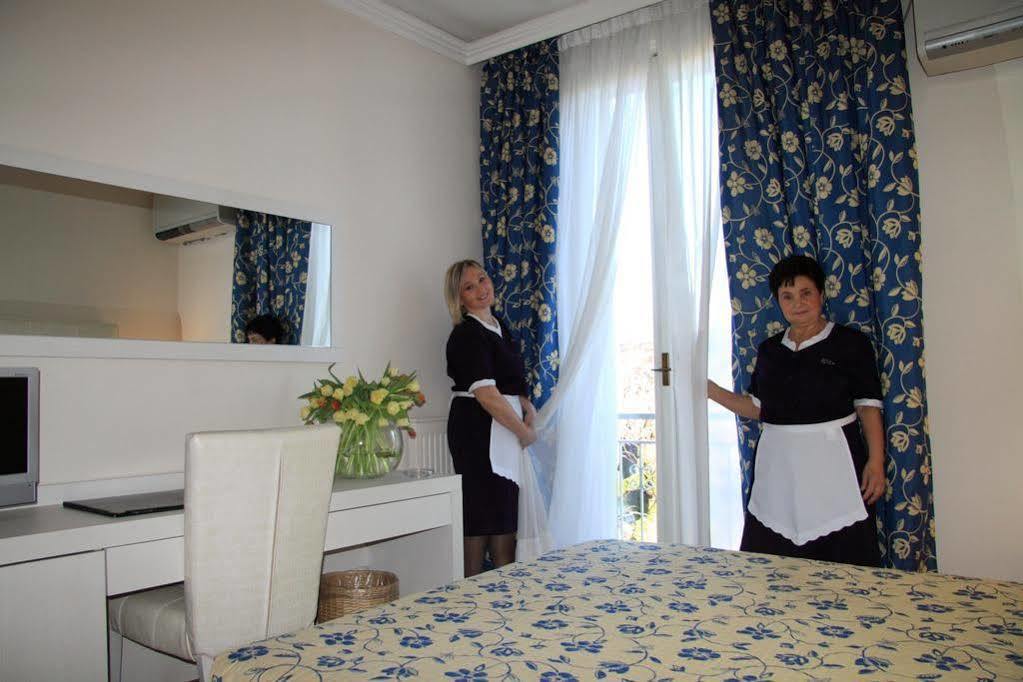 Hotel Dei Tigli Angera Eksteriør bilde